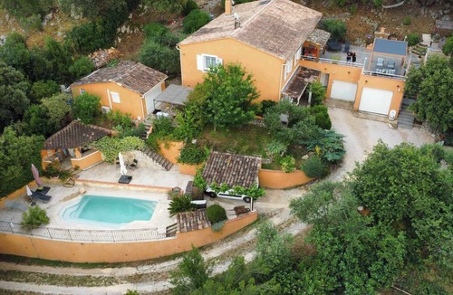 Evenos Apartment | Charming air-conditioned studio with swimming pool for 2 people