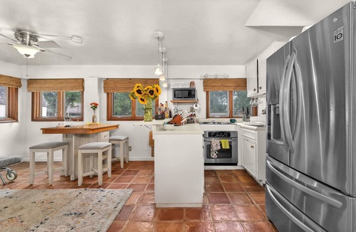 Oak Park - Northwood Apartment | Charming Alamo Heights Studio