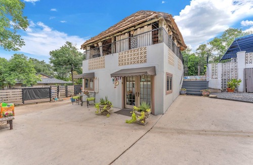 Oak Park - Northwood Apartment | Charming Alamo Heights Studio