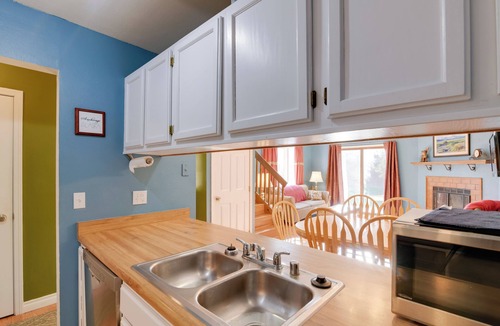 Turnagain House | Charming Anchorage Home w/Grill + Deck!