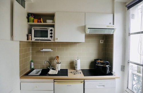 Pantin Apartment | Charming and bright studio, métro on the corner
