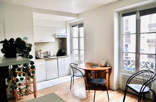 Pantin Apartment | Charming and bright studio, métro on the corner