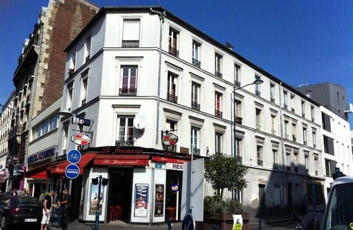 Pantin Apartment | Charming and bright studio, métro on the corner