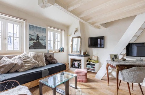 Quartier de la Monnaie Apartment | Charming and Chic Home - Notre Dame