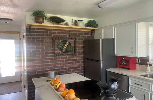 Gun Barrel City House | Charming and cozy. Vintage New Orleans vibe. Balcony view, hot tub and fire pit.