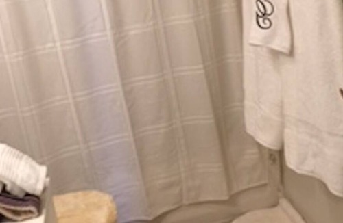 Fairfield Apartment | Charming and comfy bedroom