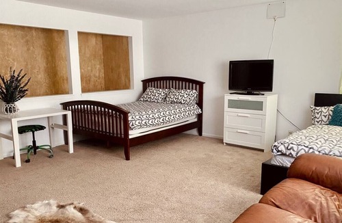 Carpentersville House | Charming and Cozy Home in a Serene Neighborhood