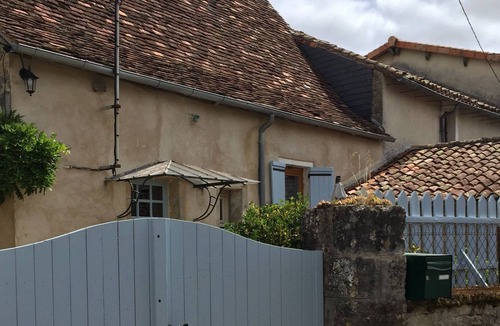 Corgnac-sur-l'Isle Cottage | Charming and peaceful character cottage for two!