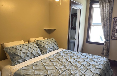 Saratoga House | Charming and historic home close to downtown