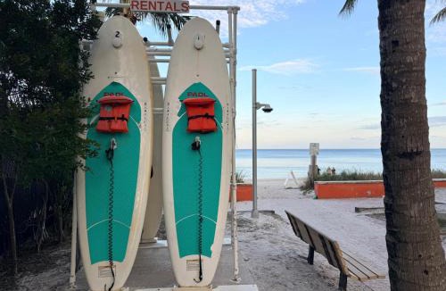 Key Biscayne Apartment | Charming and Lovely 1 Bedroom with Pool short walk from the beach
