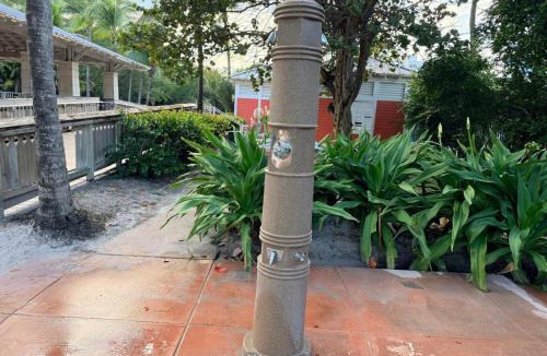 Key Biscayne Apartment | Charming and Lovely 1 Bedroom with Pool short walk from the beach