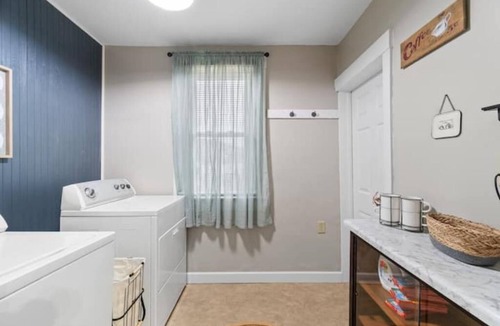 Martins Ferry House | Charming and quaint updated home