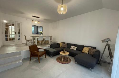 Cergy House | Charming and Quiet house with garden near Paris