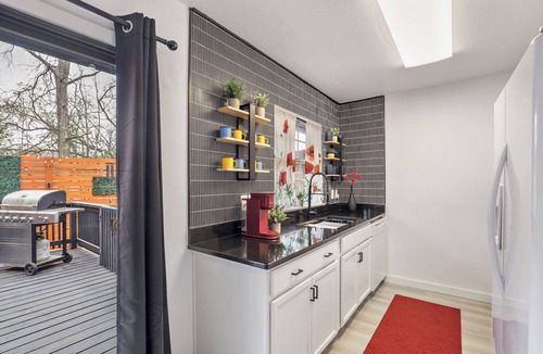 Georgetown House | Charming and Remodeled Home Near Square & SWU