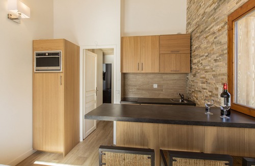 Demi-Quartier Apartment | Charming and Renovated with Balcony! #CA10