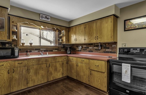 North Tonawanda House | Charming and Spacious Single Family Home