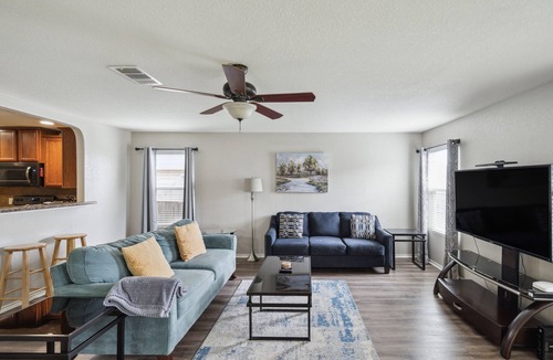 San Antonio House | Charming and Spacious 4BR 2.5 BA Hideaway