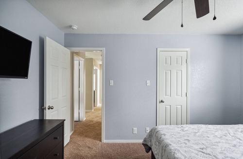 San Antonio House | Charming and Spacious 4BR 2.5 BA Hideaway