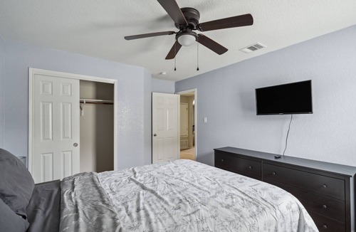 San Antonio House | Charming and Spacious 4BR 2.5 BA Hideaway