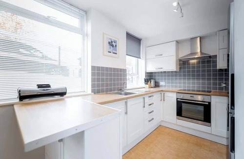 East Putney Apartment | Charming and Spacious 1-Bed in Putney