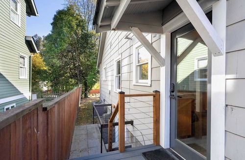 Stevens Condo | Charming and Spacious 3Beds3Bath Seattle Townhome