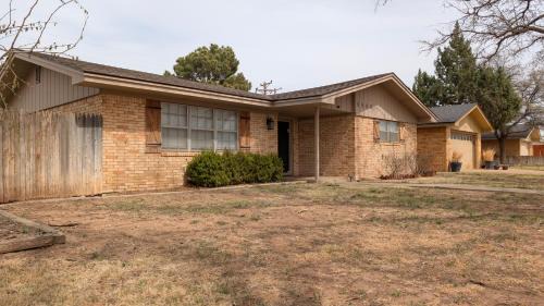 Lubbock House | Charming And Spacious Family Friendly 3BR
