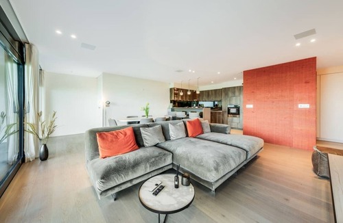 Montreux Apartment | Charming and Spacious Residence in Brent
