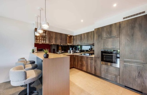 Montreux Apartment | Charming and Spacious Residence in Brent