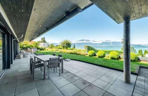 Montreux Apartment | Charming and Spacious Residence in Brent