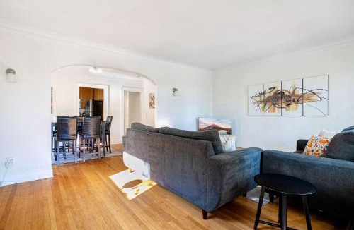 Stevens House | Charming and Spacious Seattle 3B3B Townhome