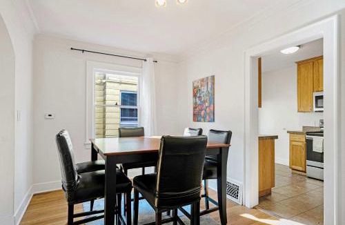 Stevens House | Charming and Spacious Seattle 3B3B Townhome