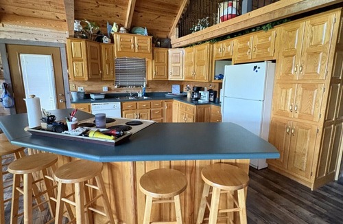 Doniphan Cabin | Charming and spacious 7-bedroom cabin with many accomadations on Current River.
