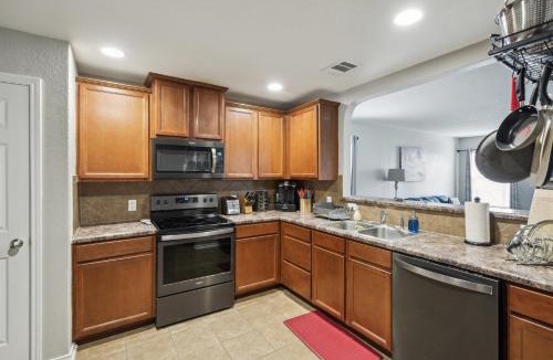 San Antonio House | Charming and Spacious 4BR 2,5 BA Hideaway home