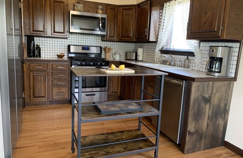 Hawley Ski Chalet | Charming and Tranquil Poconos Chalet in Lake Community