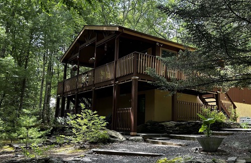 Hawley Ski Chalet | Charming and Tranquil Poconos Chalet in Lake Community