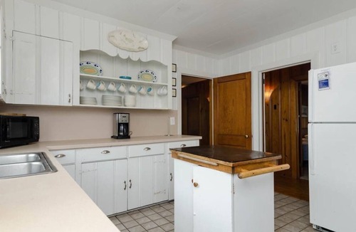 Wrightsville Beach House | Charming and comfortable historic beach cottage!