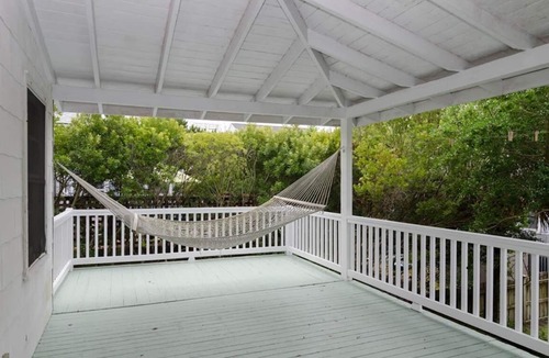 Wrightsville Beach House | Charming and comfortable historic beach cottage!