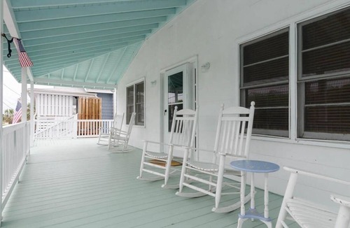Wrightsville Beach House | Charming and comfortable historic beach cottage!