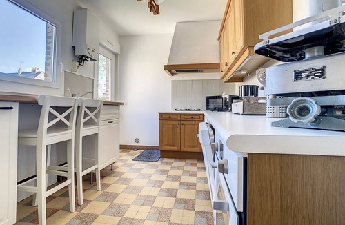 Stella-Plage House | Charming Anglo-Norman Villa, 500m from Beach, Sleeps 6, Enclosed Garden, Fully Equipped Kitchen