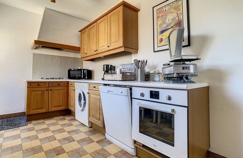 Stella-Plage House | Charming Anglo-Norman Villa, 500m from Beach, Sleeps 6, Enclosed Garden, Fully Equipped Kitchen