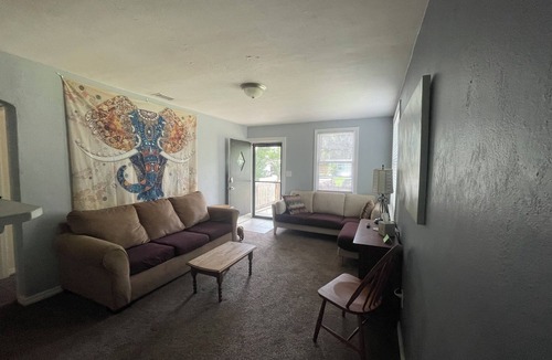 Lakeshore South House | Charming Animal-Themed Family Stay