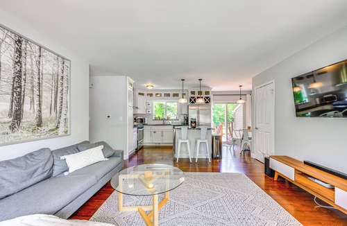 Mitchell House | Charming Ann Arbor Getaway w/Deck: Near Downtown!