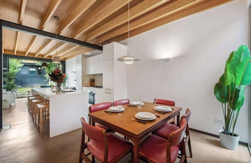 Annandale Apartment | Charming Annandale Oasis with Garage Parking