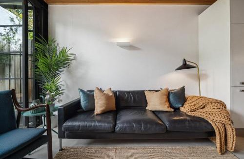 Annandale Apartment | Charming Annandale Oasis with Garage Parking