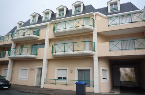 Les Sables d'Olonne Apartment | Charming apt with terrace, parking, near beach and shops