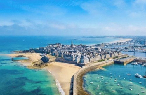 Pleudihen-sur-Rance Apartment | Charming apartment on the banks of the Rance