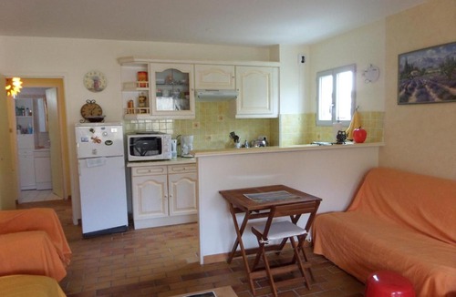 Le Brusc Apartment | Charming Apartment With Terrace By The Beach