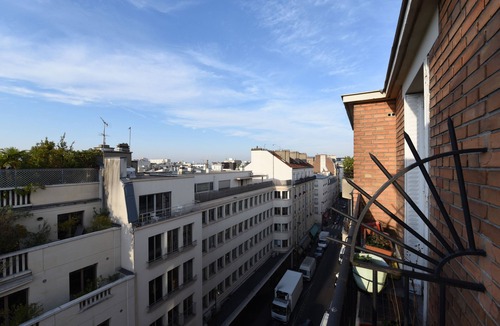 Levallois-Perret Apartment | Charming apartment with unobstructed view, on the top floor of a peaceful building.