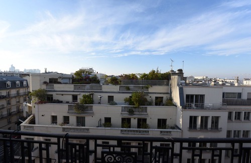 Levallois-Perret Apartment | Charming apartment with unobstructed view, on the top floor of a peaceful building.