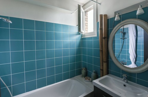 Levallois-Perret Apartment | Charming apartment with unobstructed view, on the top floor of a peaceful building.